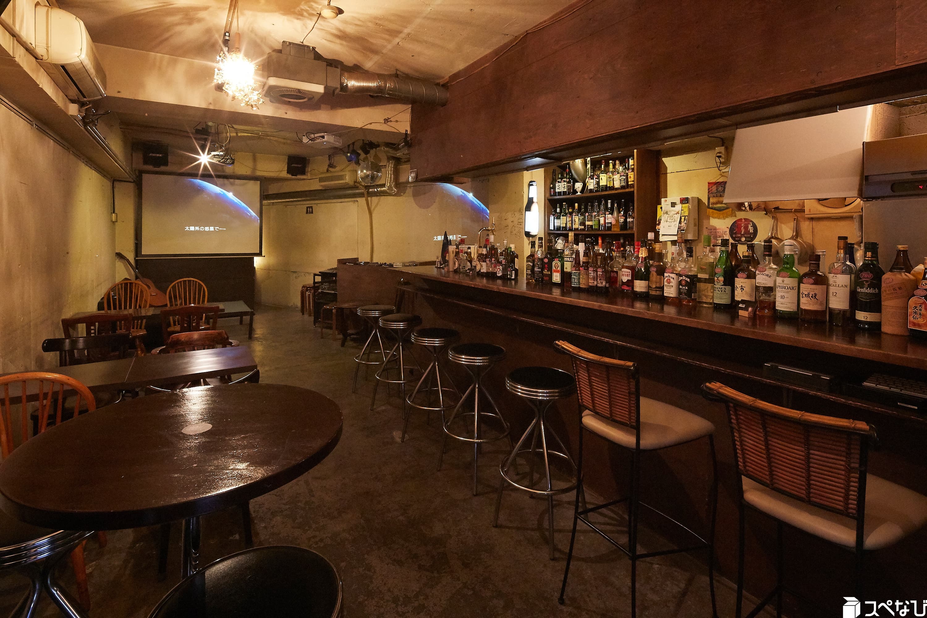 店内。入り口側より撮影。