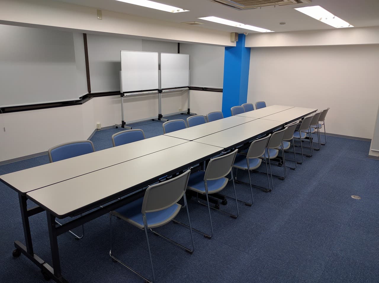 某社団法人様のミーティング設営です。団体の理事会などにも最適です。