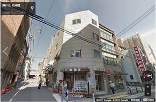 スタジオの建物の外観です。関西ビルの3階です。