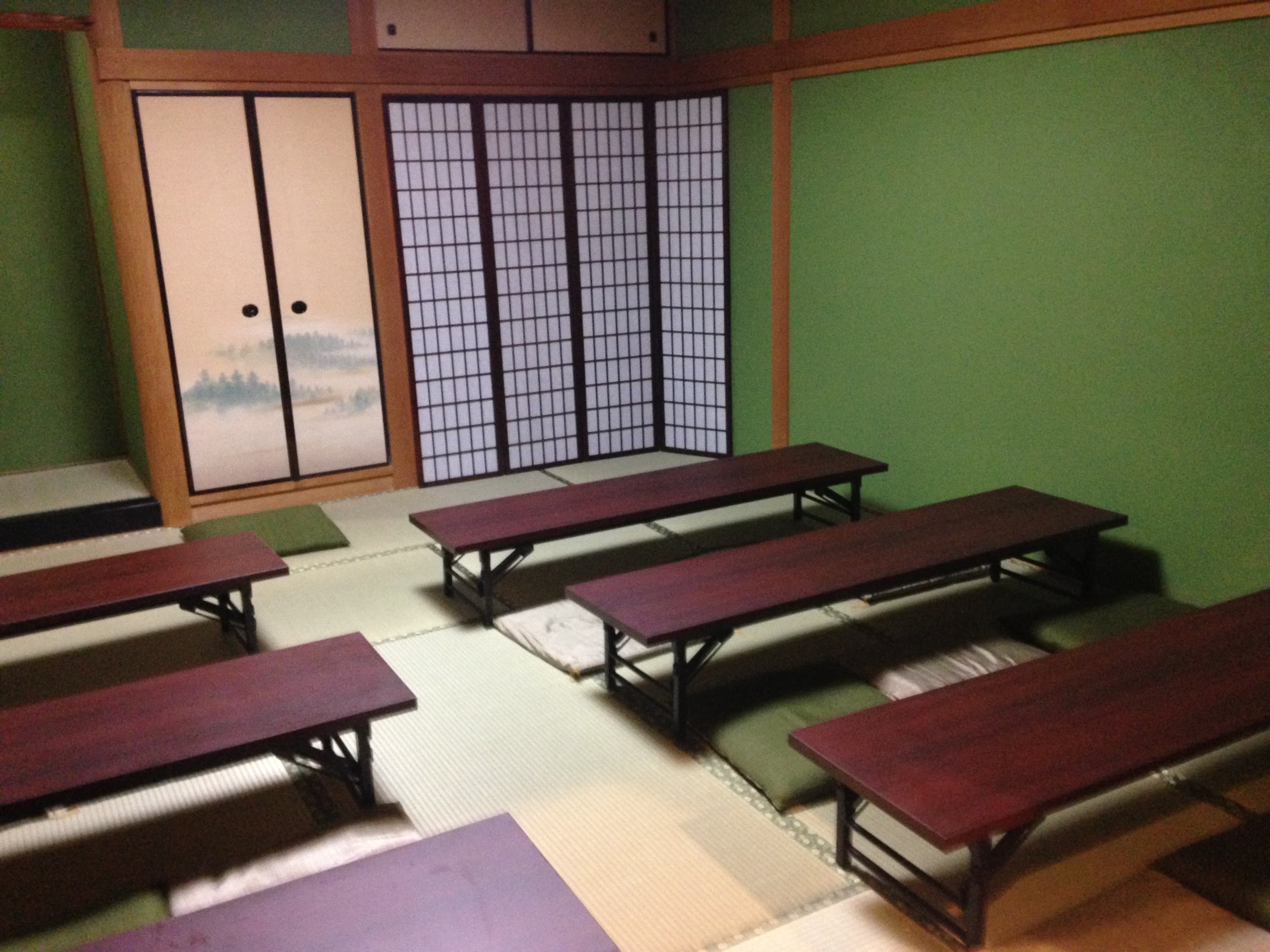 テーブルは11台あります(無料)