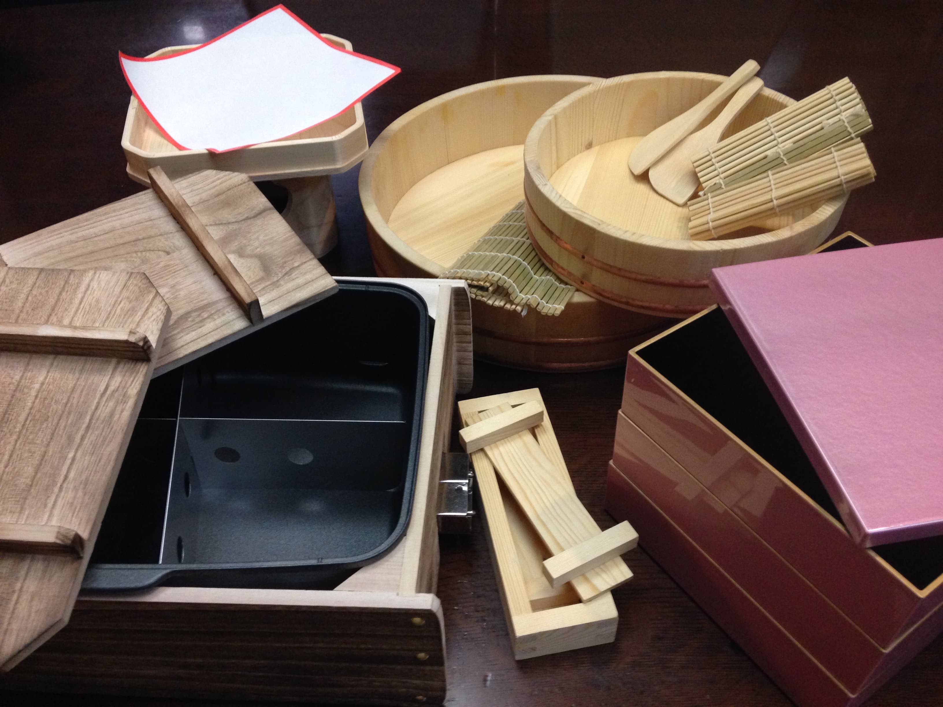 おでん鍋×1、5合用すし桶×1、3合用すし桶×1 3段お重×1、さんぽうだい