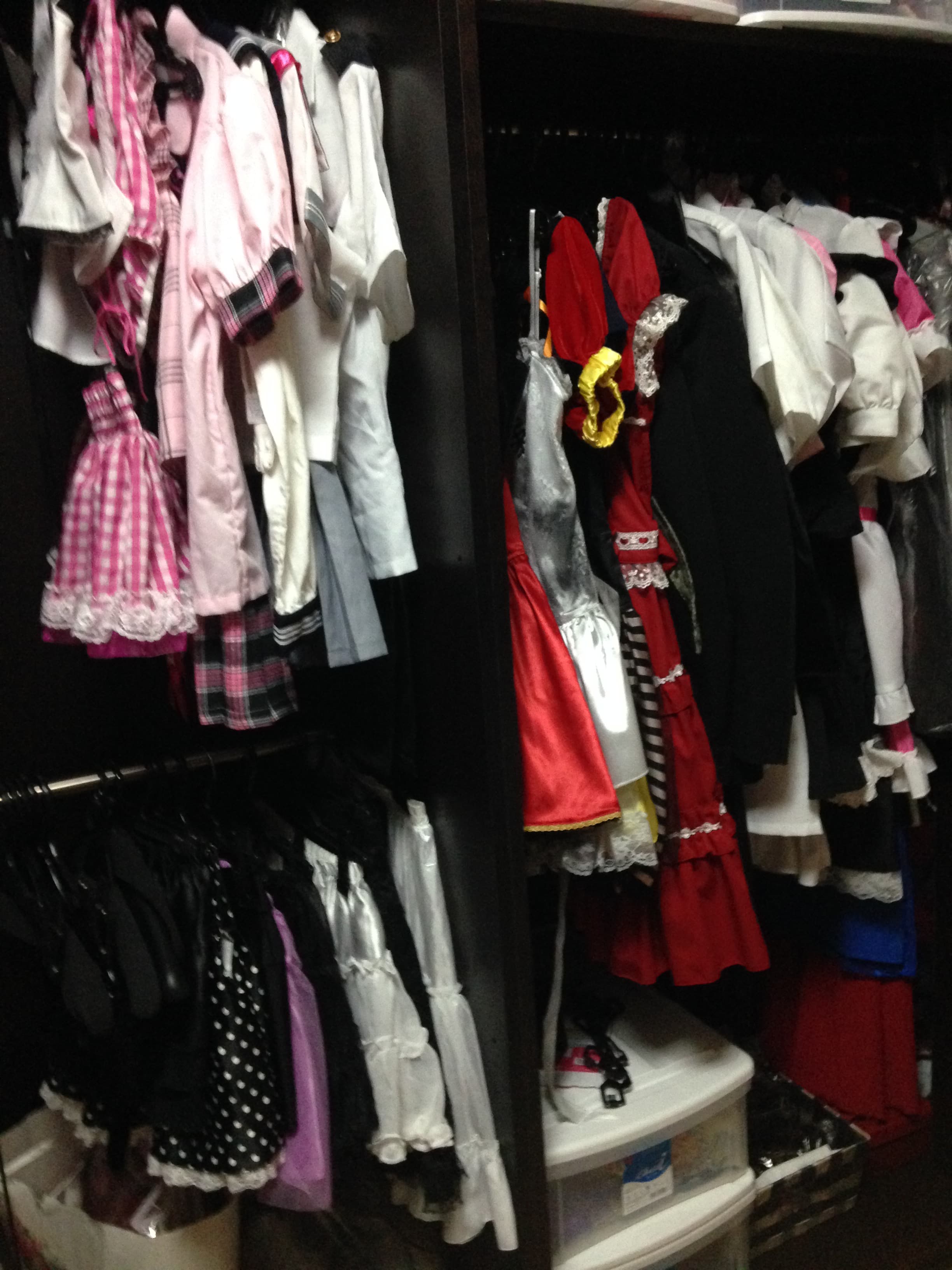 コスプレ衣装、1着100円でレンタル出来ます。