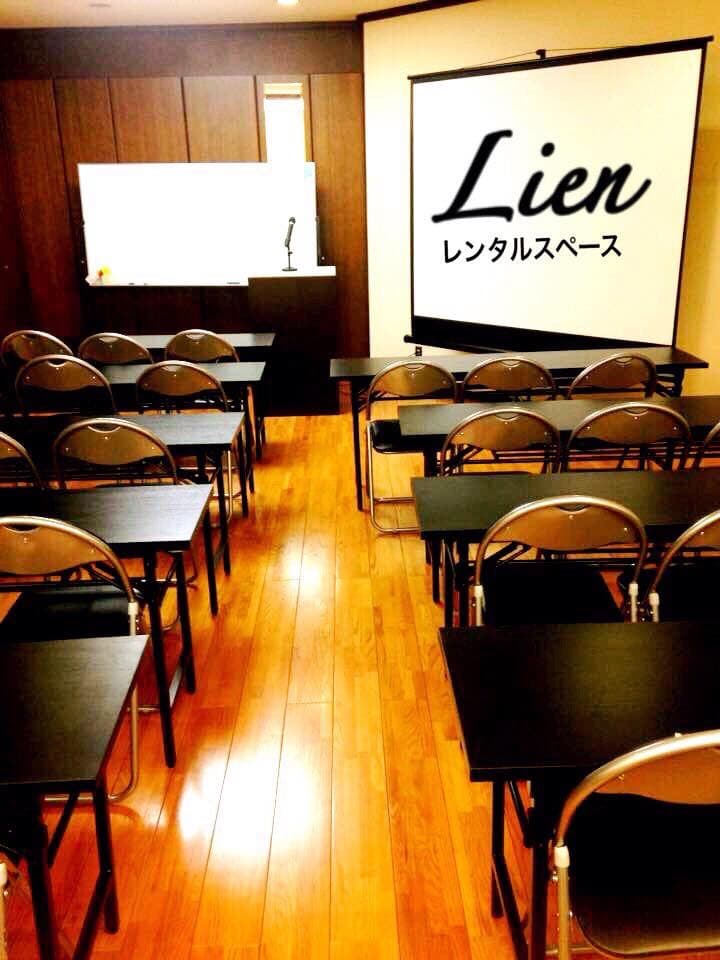 会議用テーブルは11台、椅子は44脚あります。