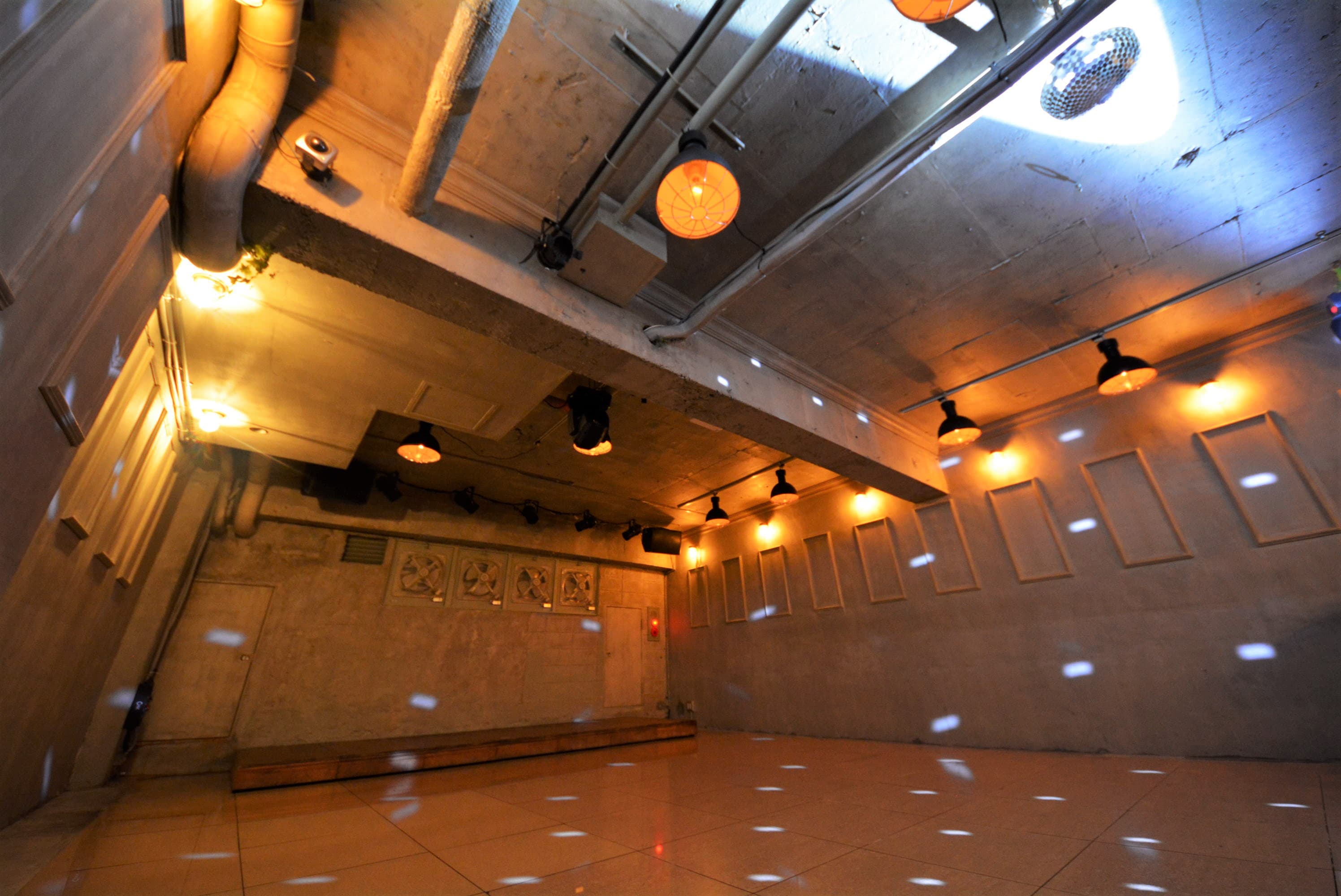 ミラーボールあります