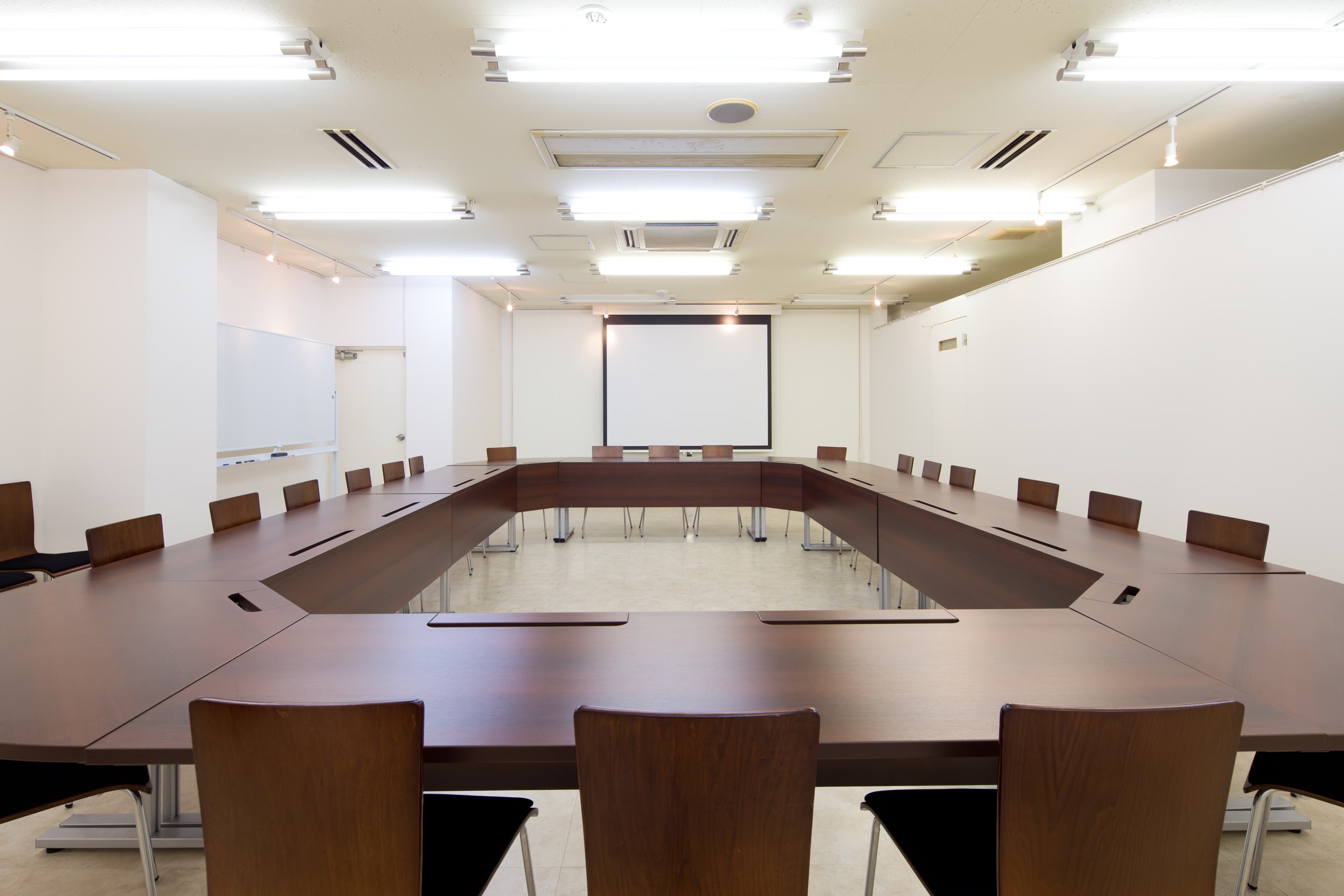 会議室 ロの字形式