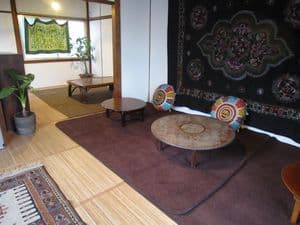 アジア雑貨と茶みせパンパラ 2階お座敷 あちらに見える部屋は6畳