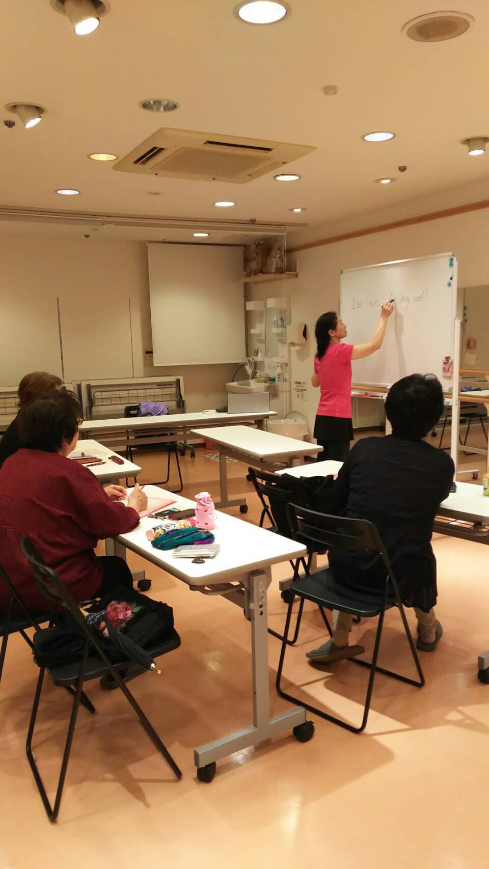 英会話教室風景(誰でも簡単に学習できます!)