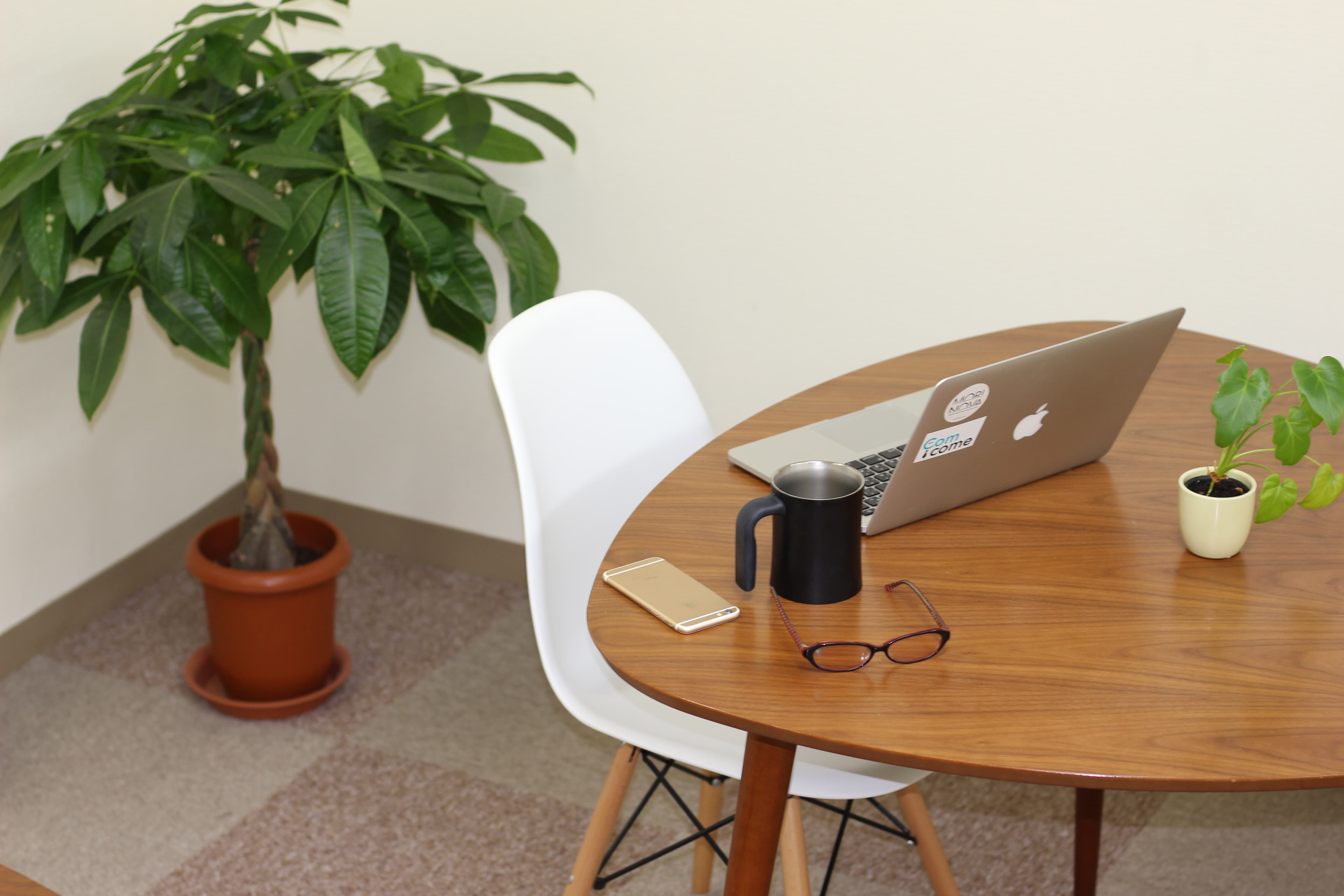 【完全個室】会議室は4名前後の打ち合わせに最適