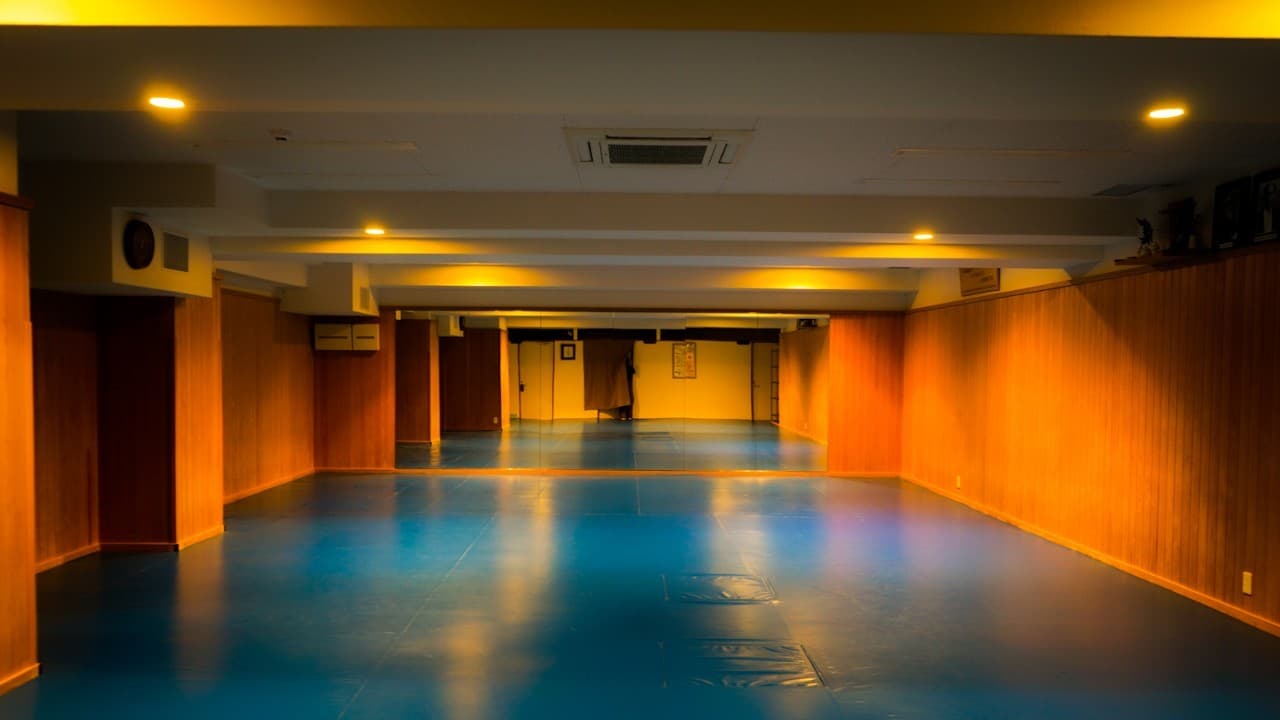 白熱灯をつけるとリラックス空間に ヨガなどに最適