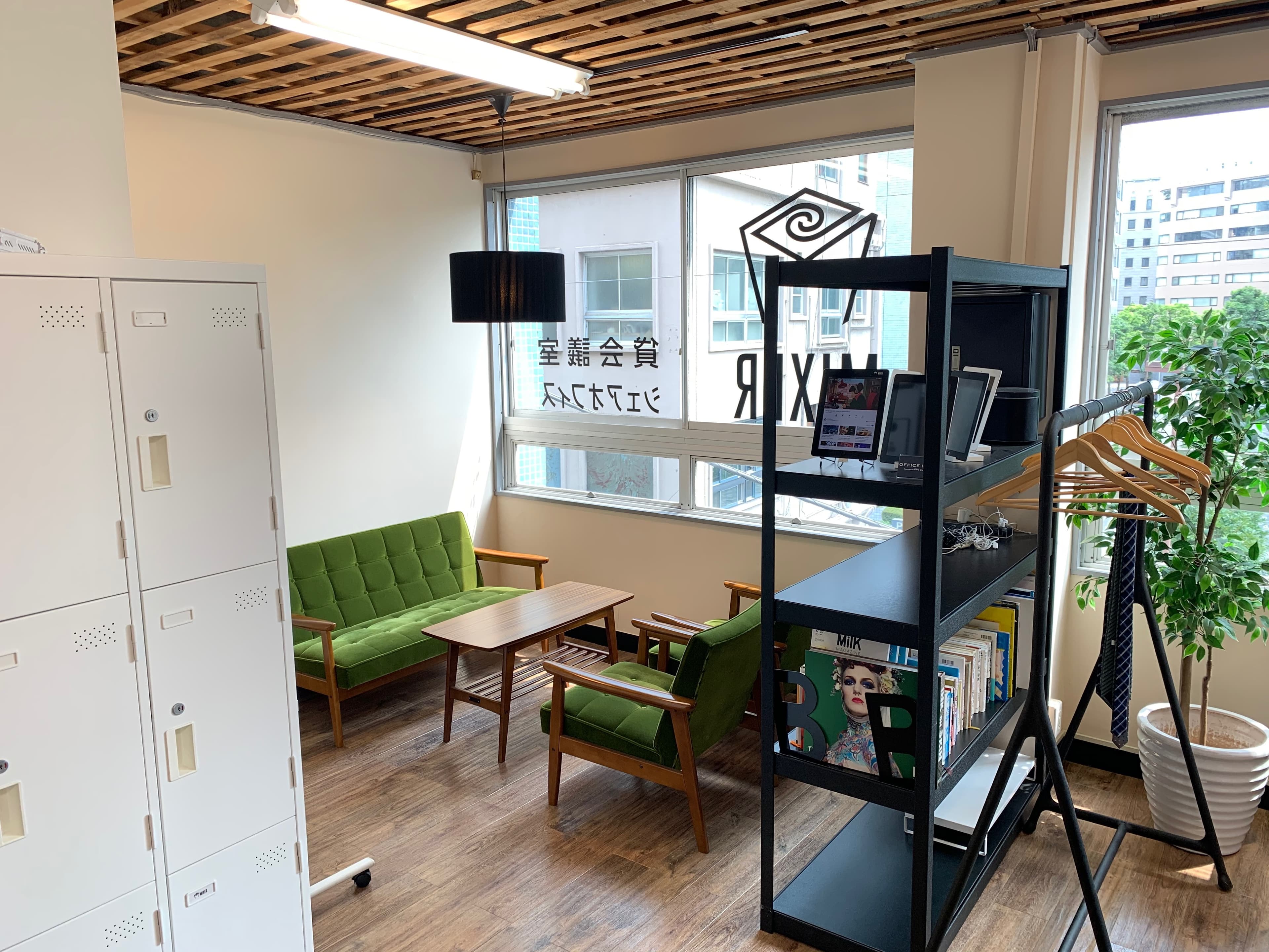 シェアオフィスの一角になりますので、個室ではございません。