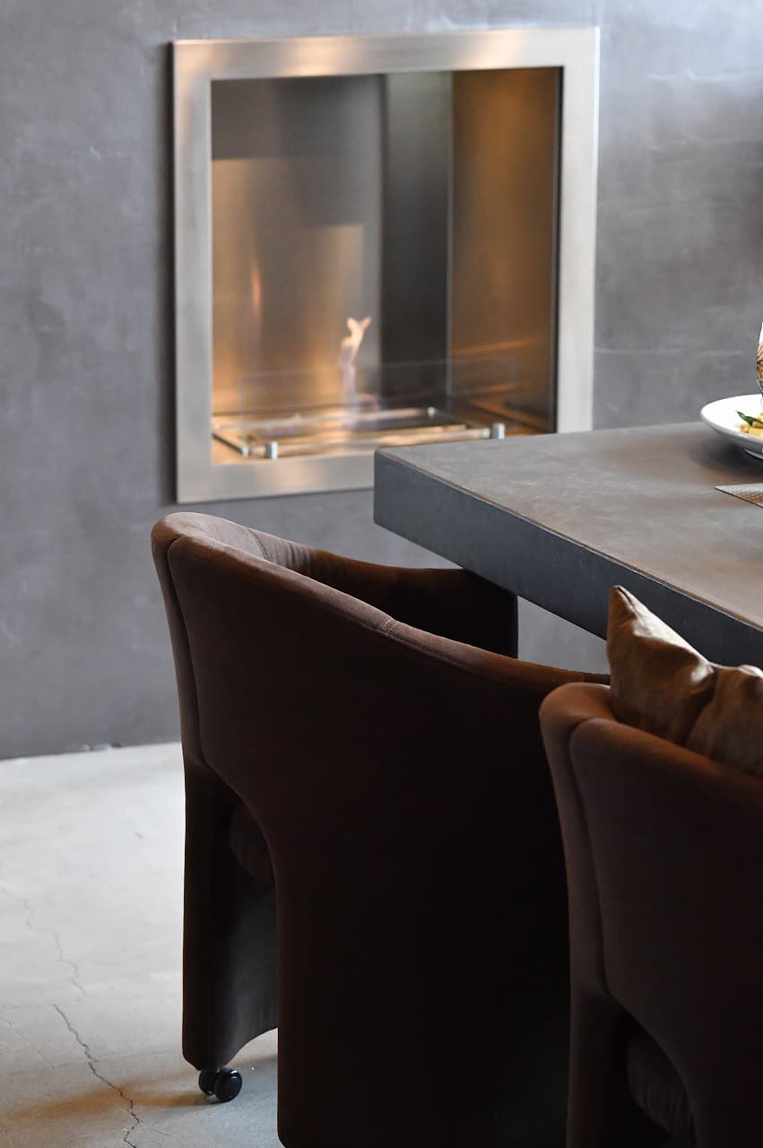 暖炉を設置しております