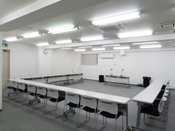 コの字形式27名+司会2名