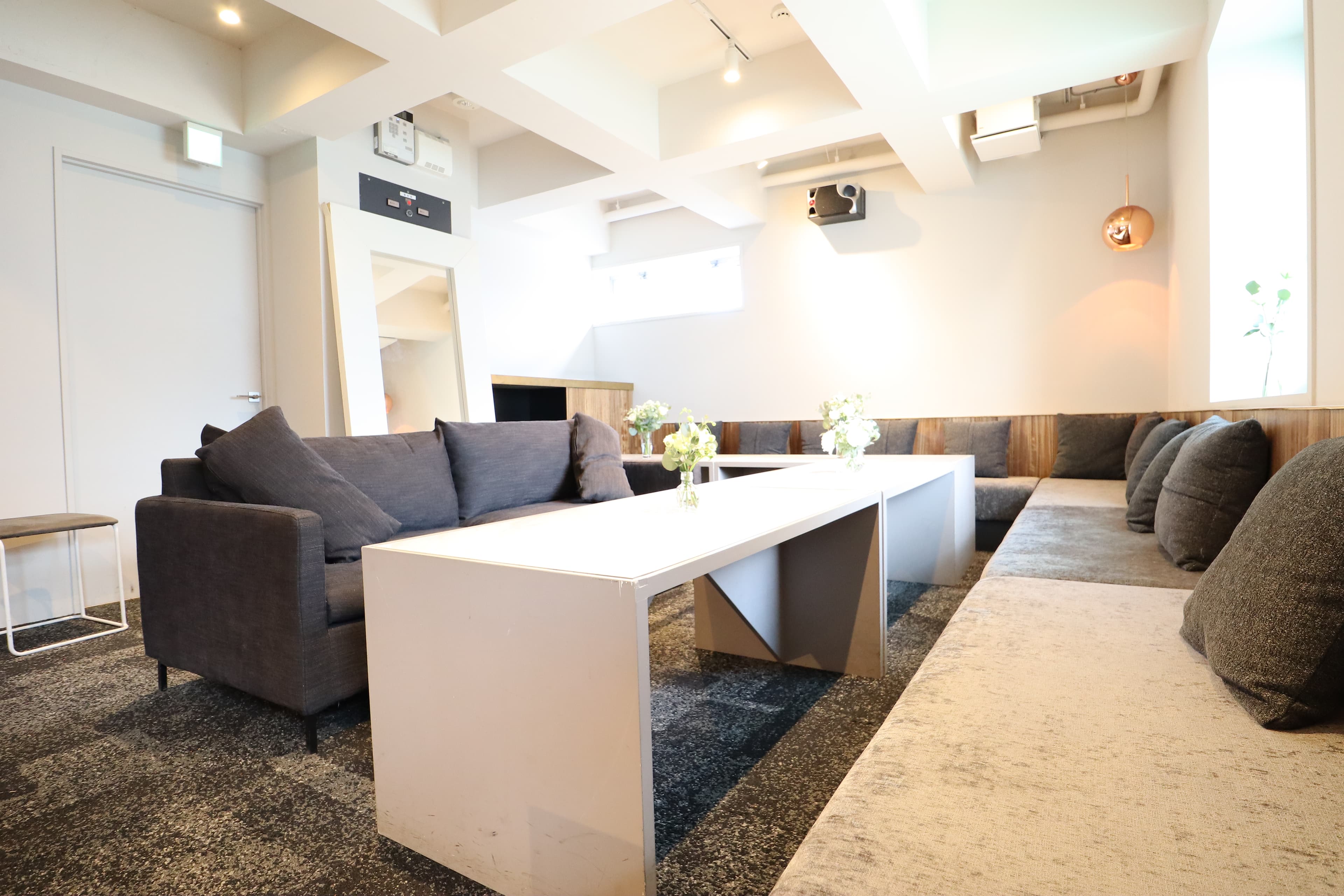 扉付きの個室空間に早変わり