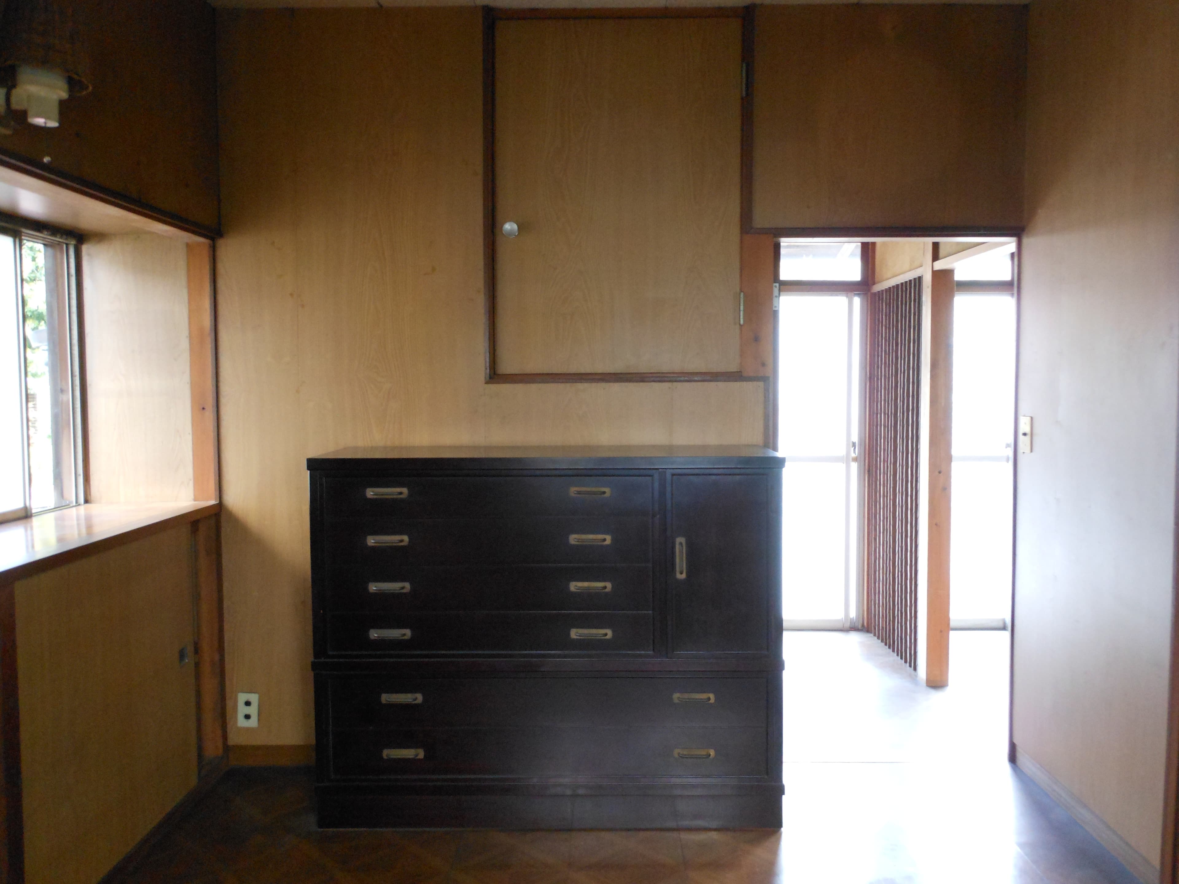 2階東側洋室 家具は当時のものです