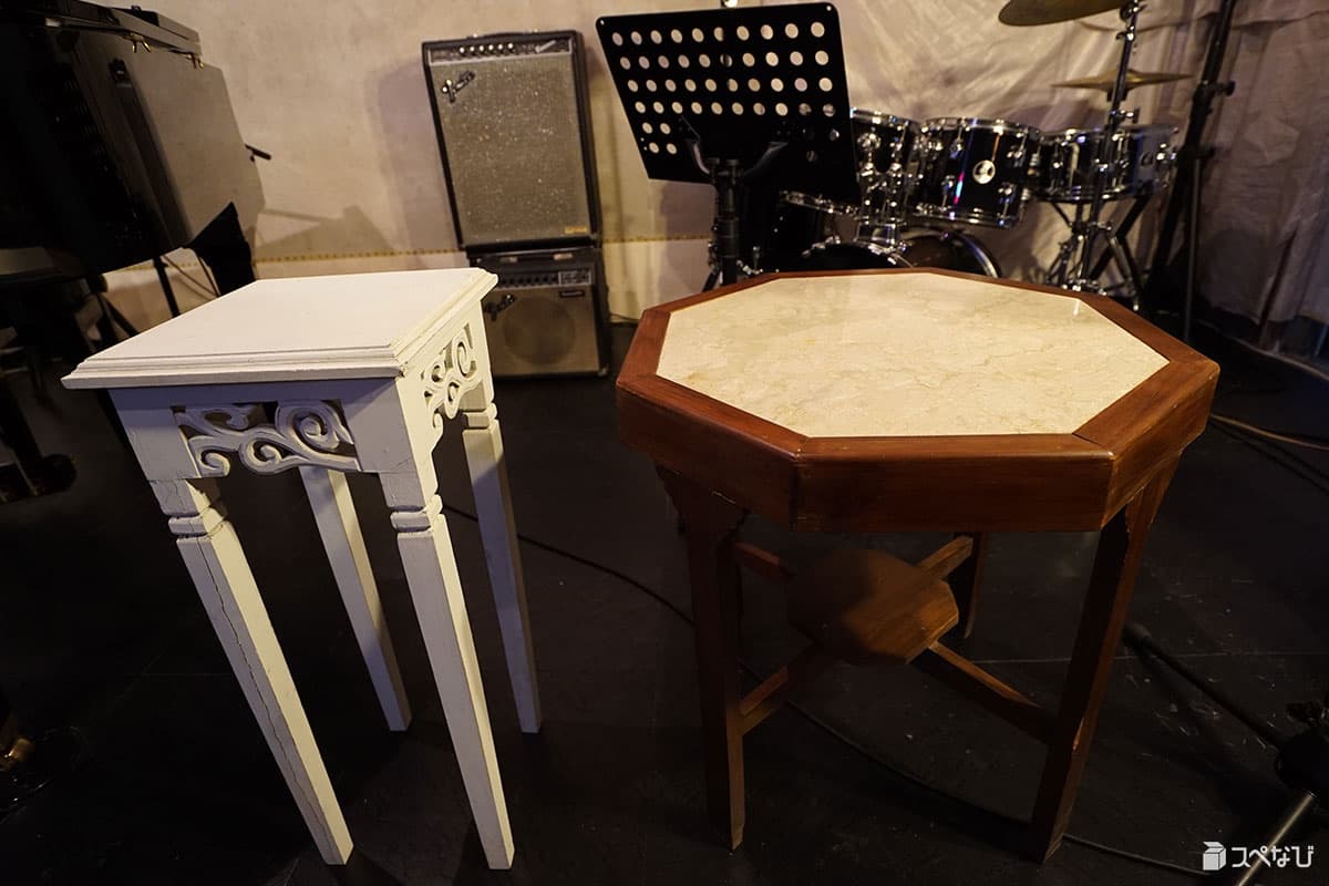 受付やバーカウンターとしてのテーブル貸し出し無料!