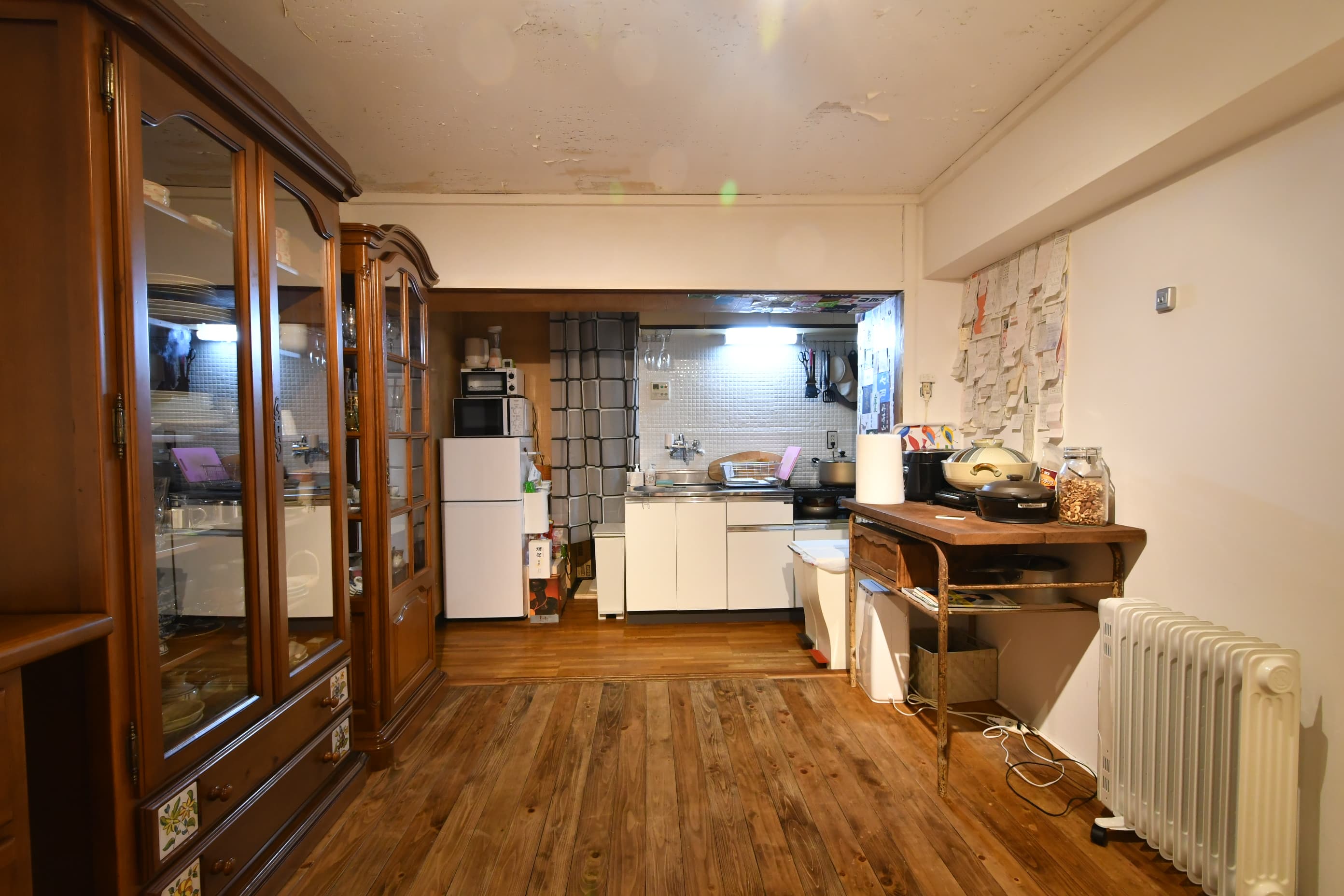 奥に控室があります。メインとスタジオと分かれています。荷物置き場などで活用してください。