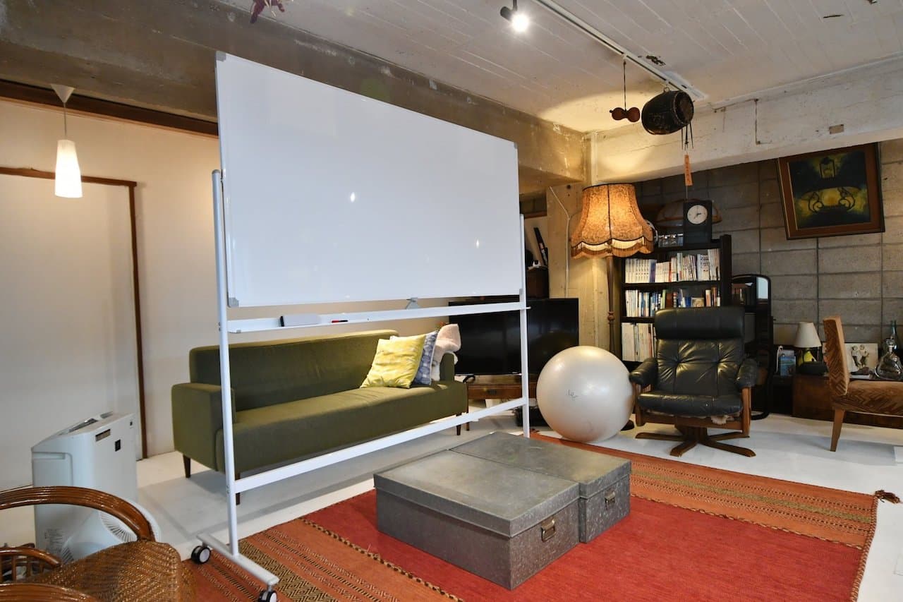 ホワイトボードもありますので、オフサイトミーティングに最適です。