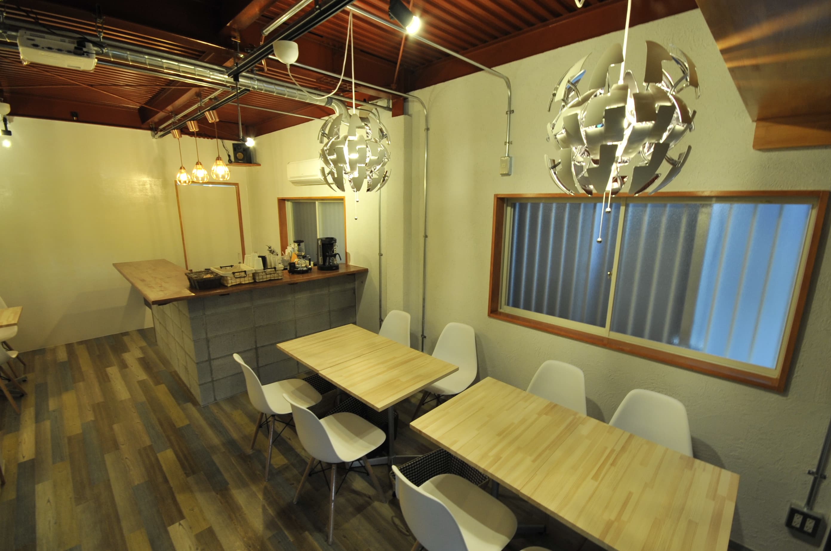 ナチュラルをイメージした椅子と机