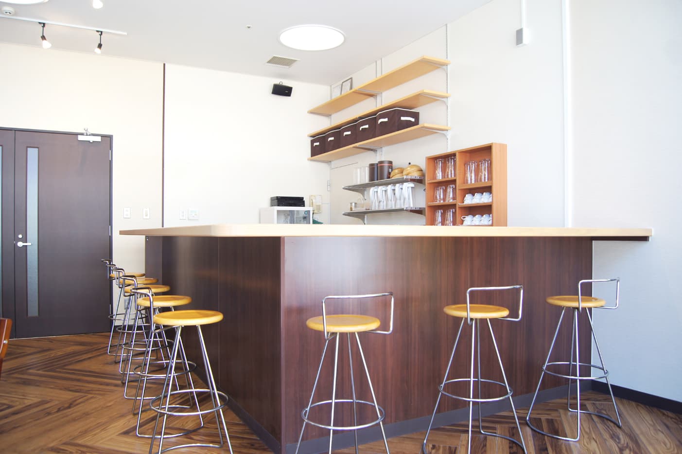 おしゃれなバーカウンターもあります。