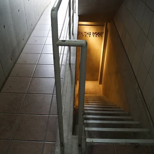 一階から見たエントランス