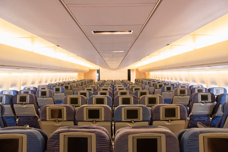 国際線仕様の3-4-4配置