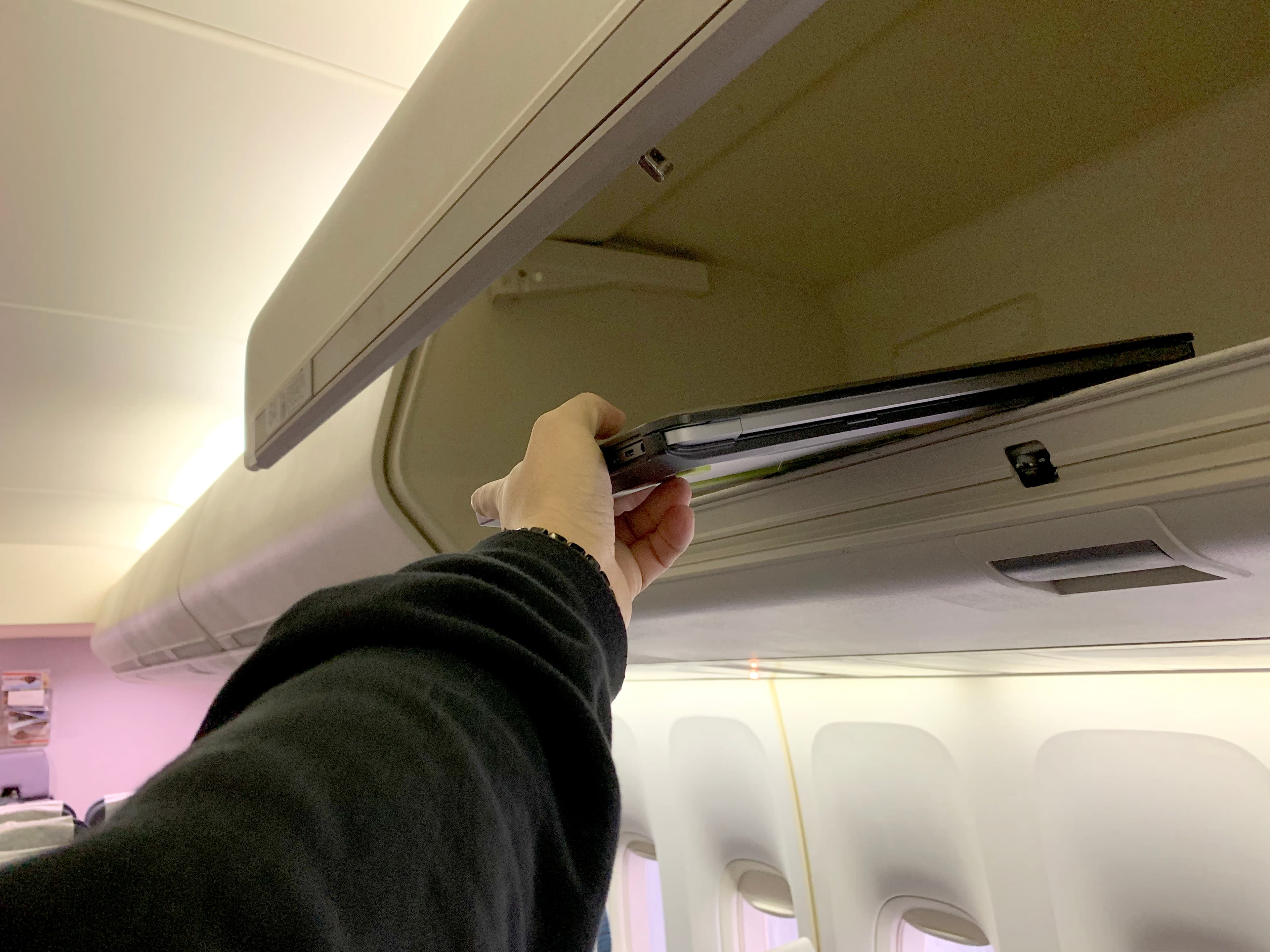 オーバーヘッドビンも使用出来ます