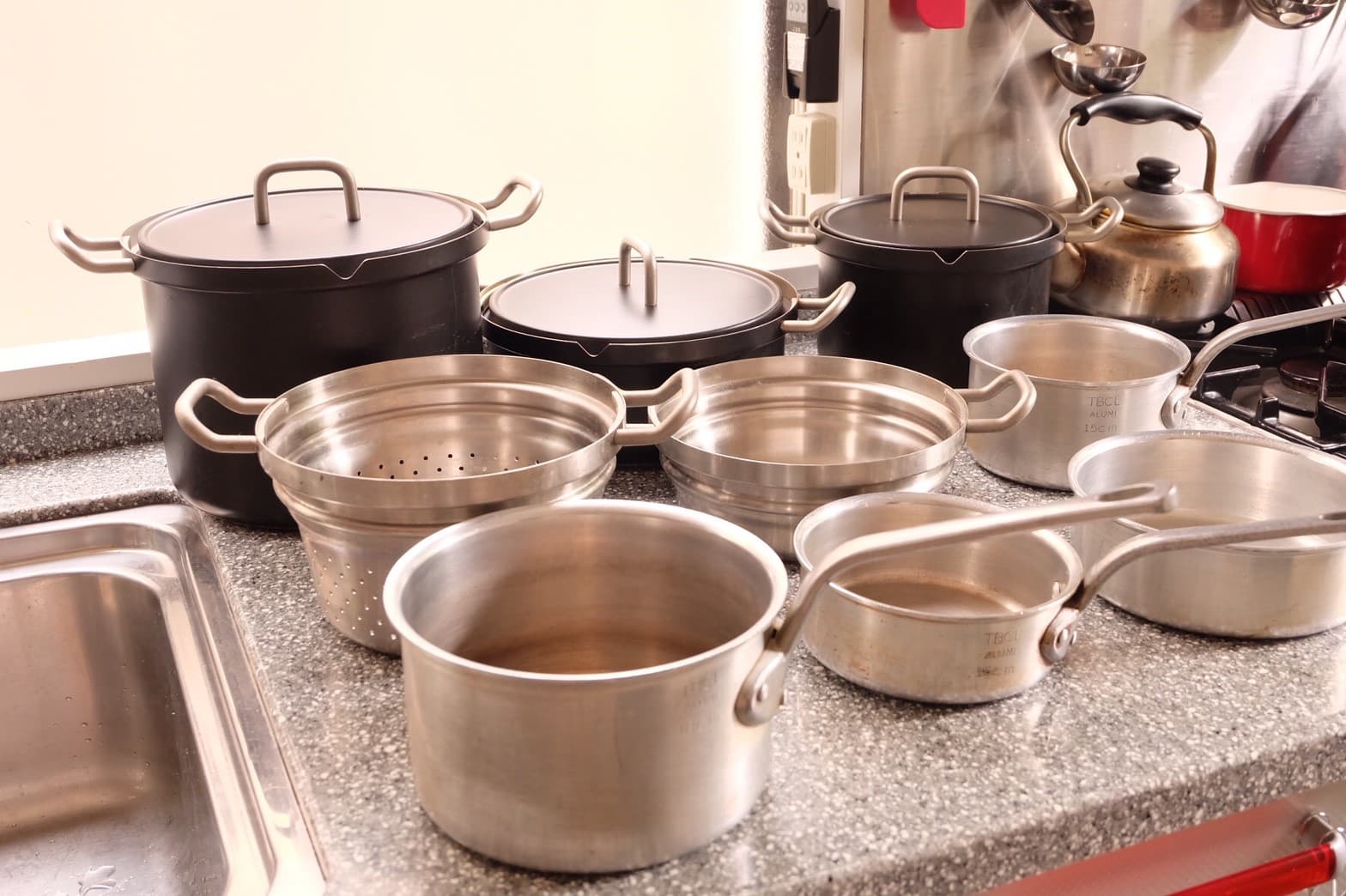 調理器具やカトラリーも充実♪