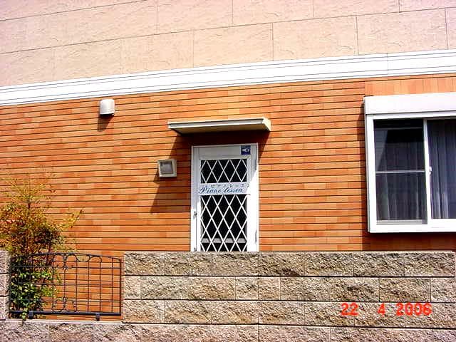 音楽・美術のレンタルスペース*丸本屋 サイドのレンタルスペース玄関