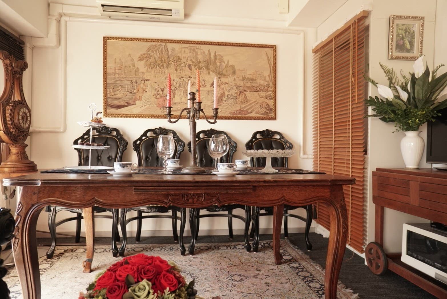 カーペットは全てペルシャ絨毯です