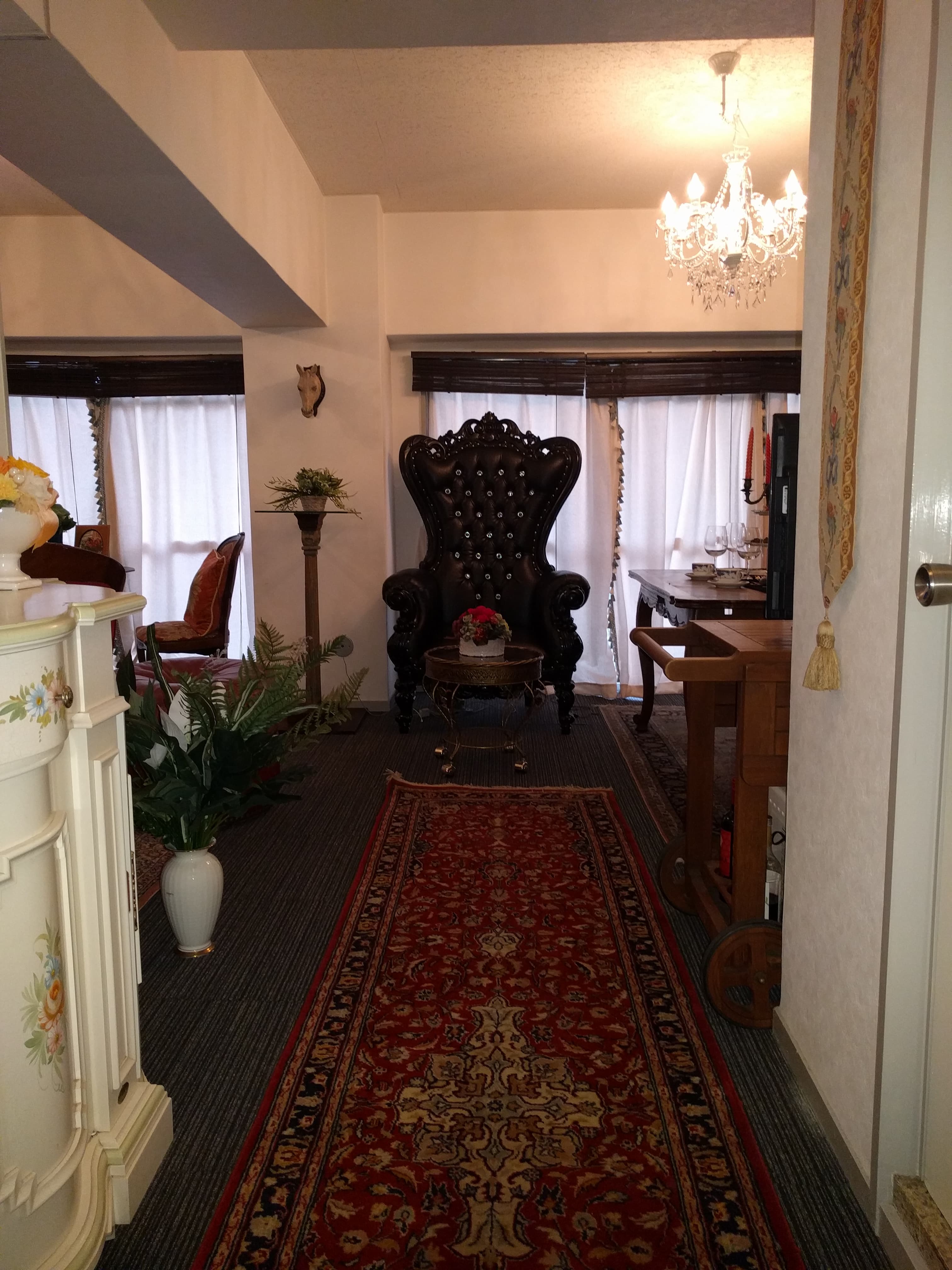 入り口から見た形になります