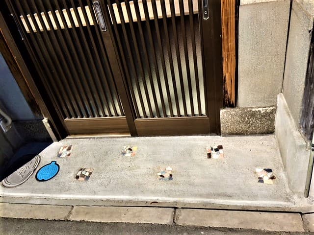 町家レンタルスペース*丸本屋 玄関、タイル埋め込み左官工事