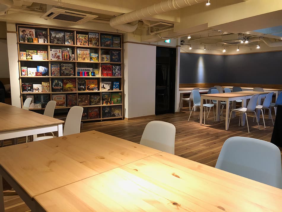 広々とした店内 150を超えるボードゲームもございます。