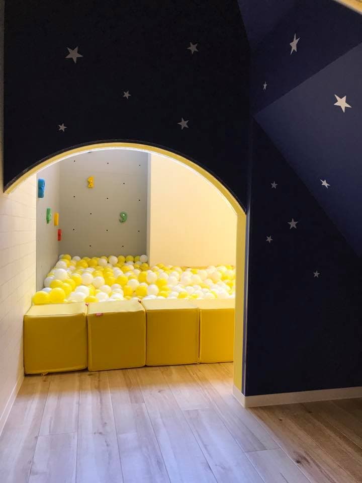 トンネルの中は夜!隠れ家みたいです。