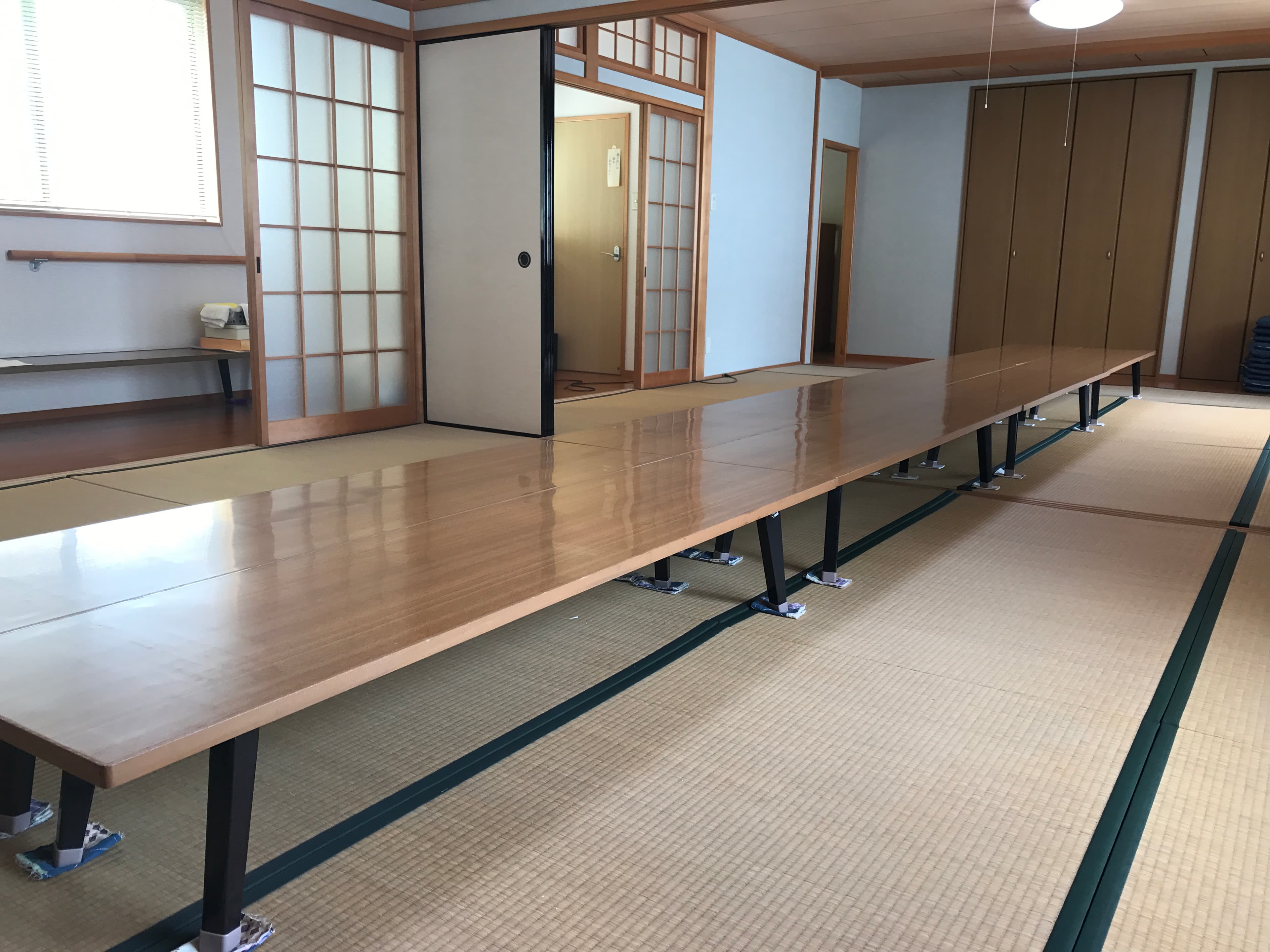 テーブルも設備