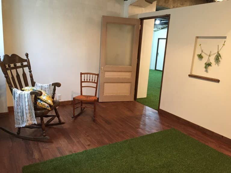 集中したいとき、マッサージやセラピー等で利用したいときに人気の個室です