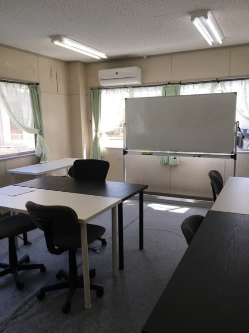 ホワイトボード設置の部屋です。掲示やご説明の際にご利用ください。WI-FI完備です。