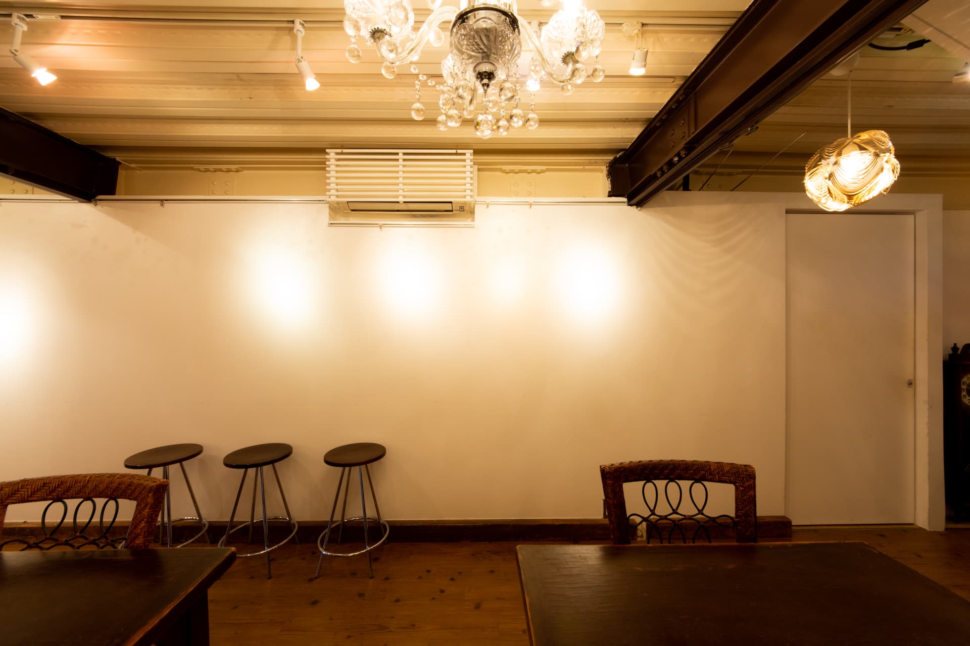 展示向けの白壁