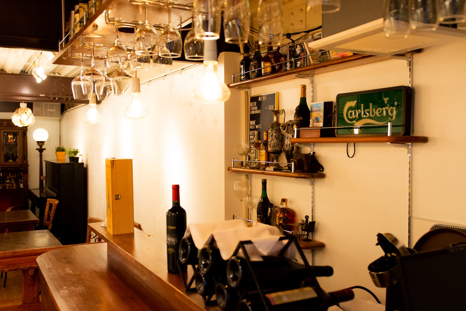 バーカウンターも設置しております。