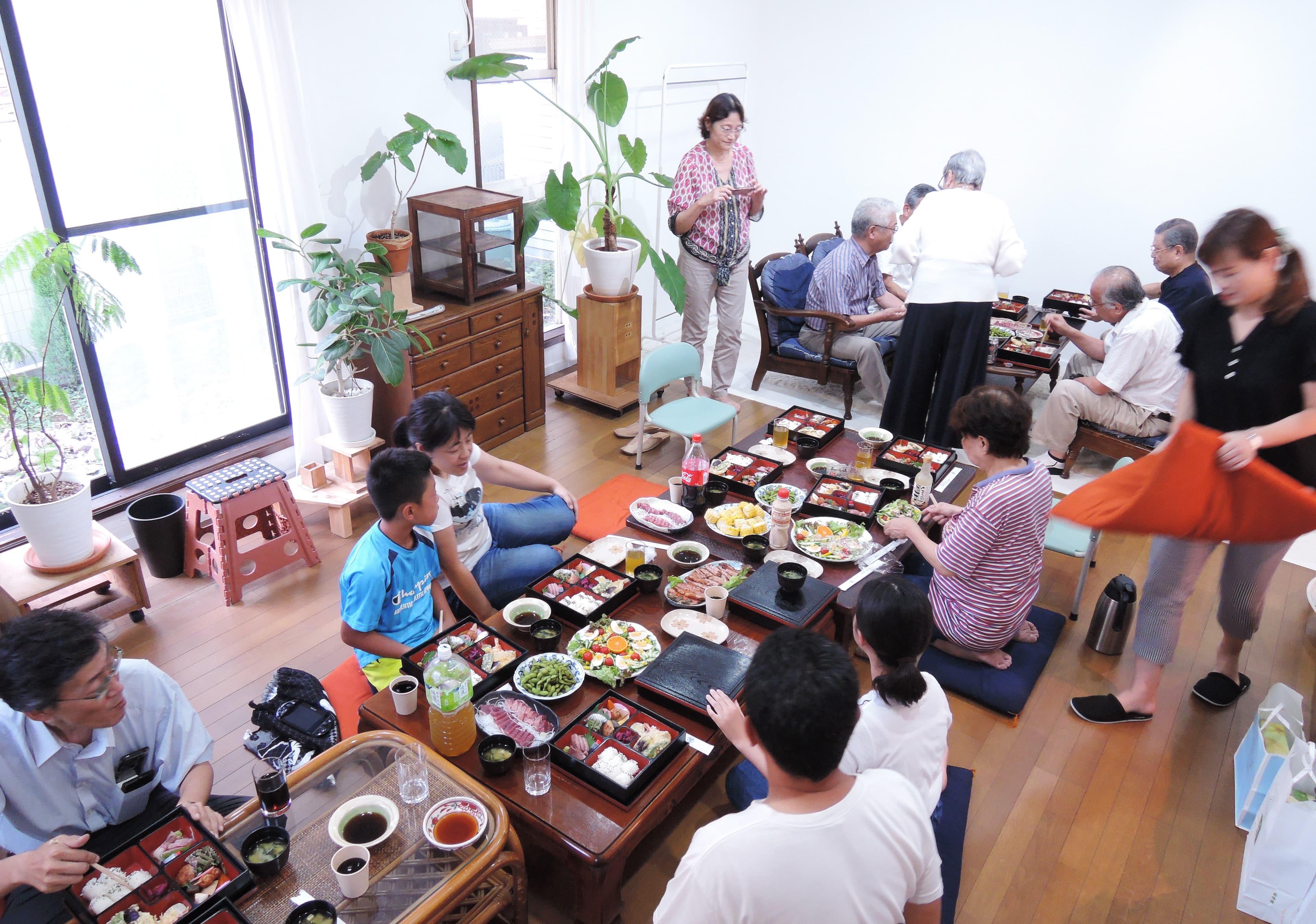 メインホールでのパーティーの様子
