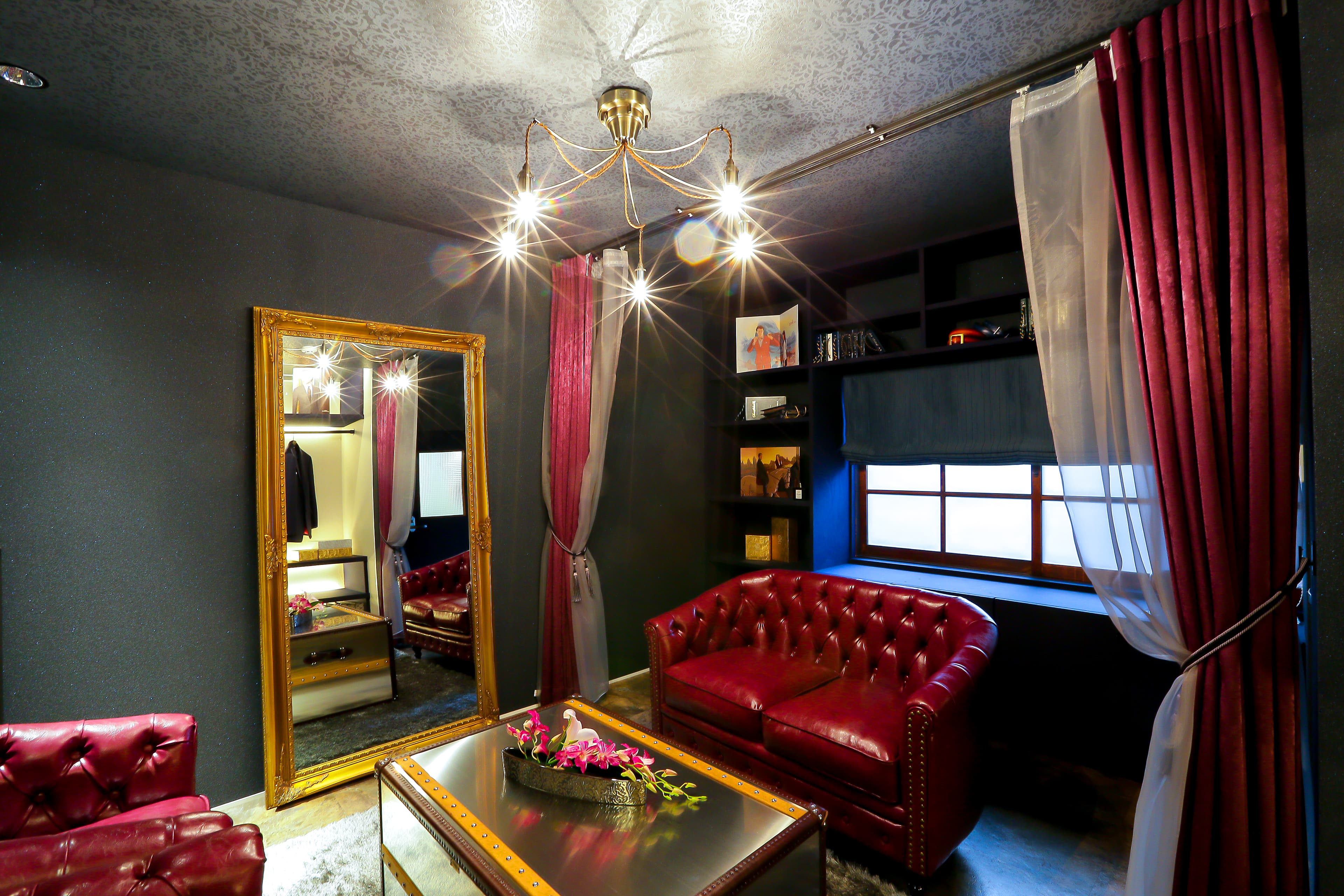 ソファ4席、テーブル1台