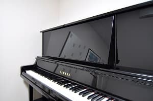 YAMAHA U30A