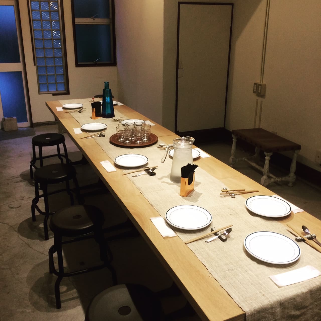 ギャラリースペースを使ってのテーブルセッティング例。