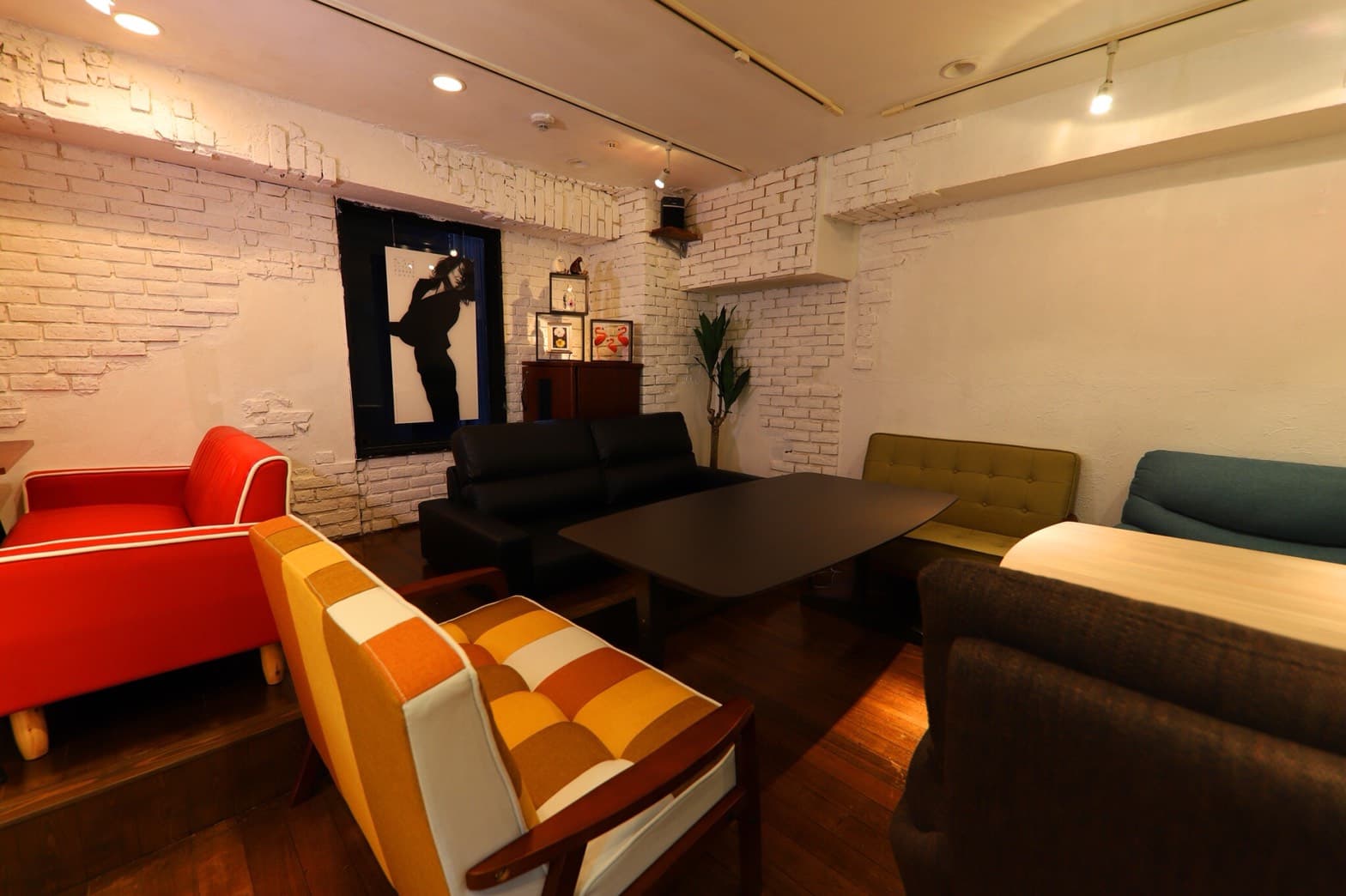 座席はすべてソファーなので、くつろいだ雰囲気の中で一風変わったイベントを開催できます。