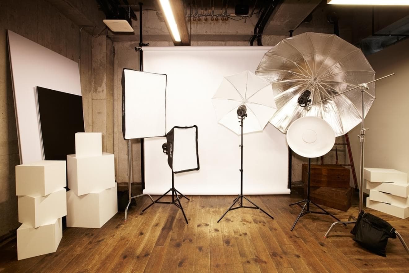 Aスタジオ。撮影機材設置。