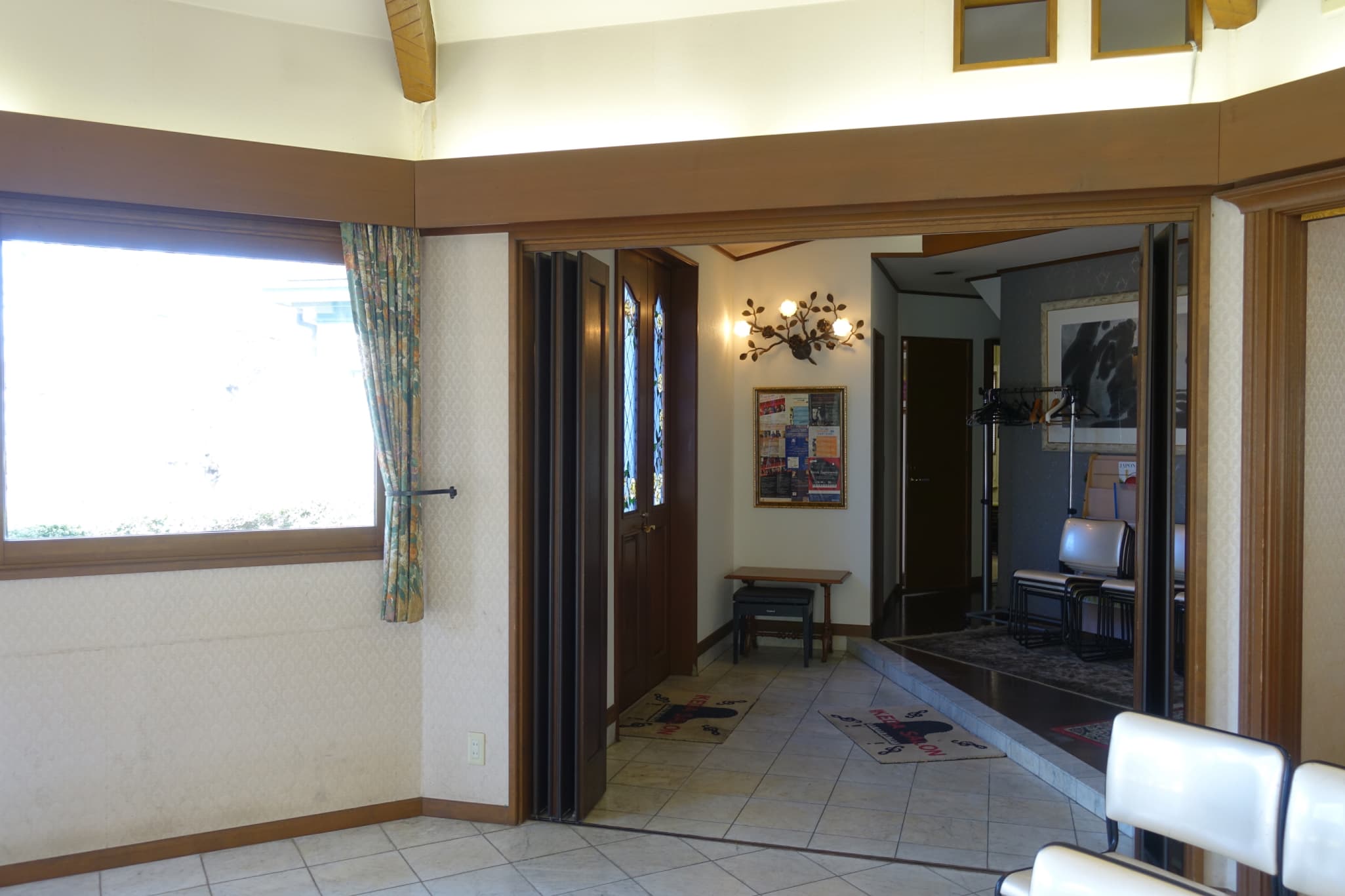 サロン出入り口