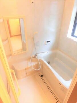 お風呂です。ご利用はご相談ください。