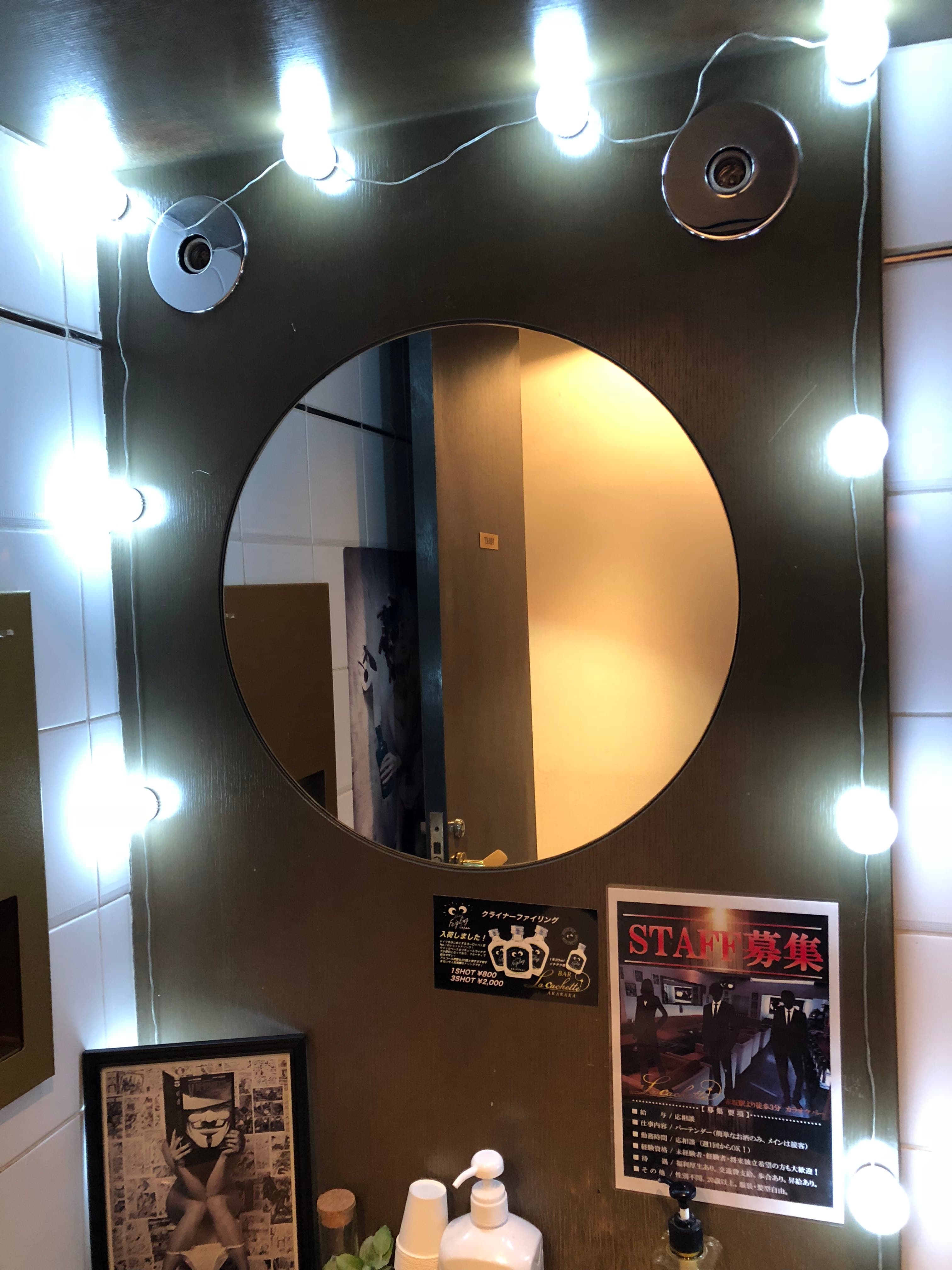 トイレもオシャレ!女優ミラー風です。