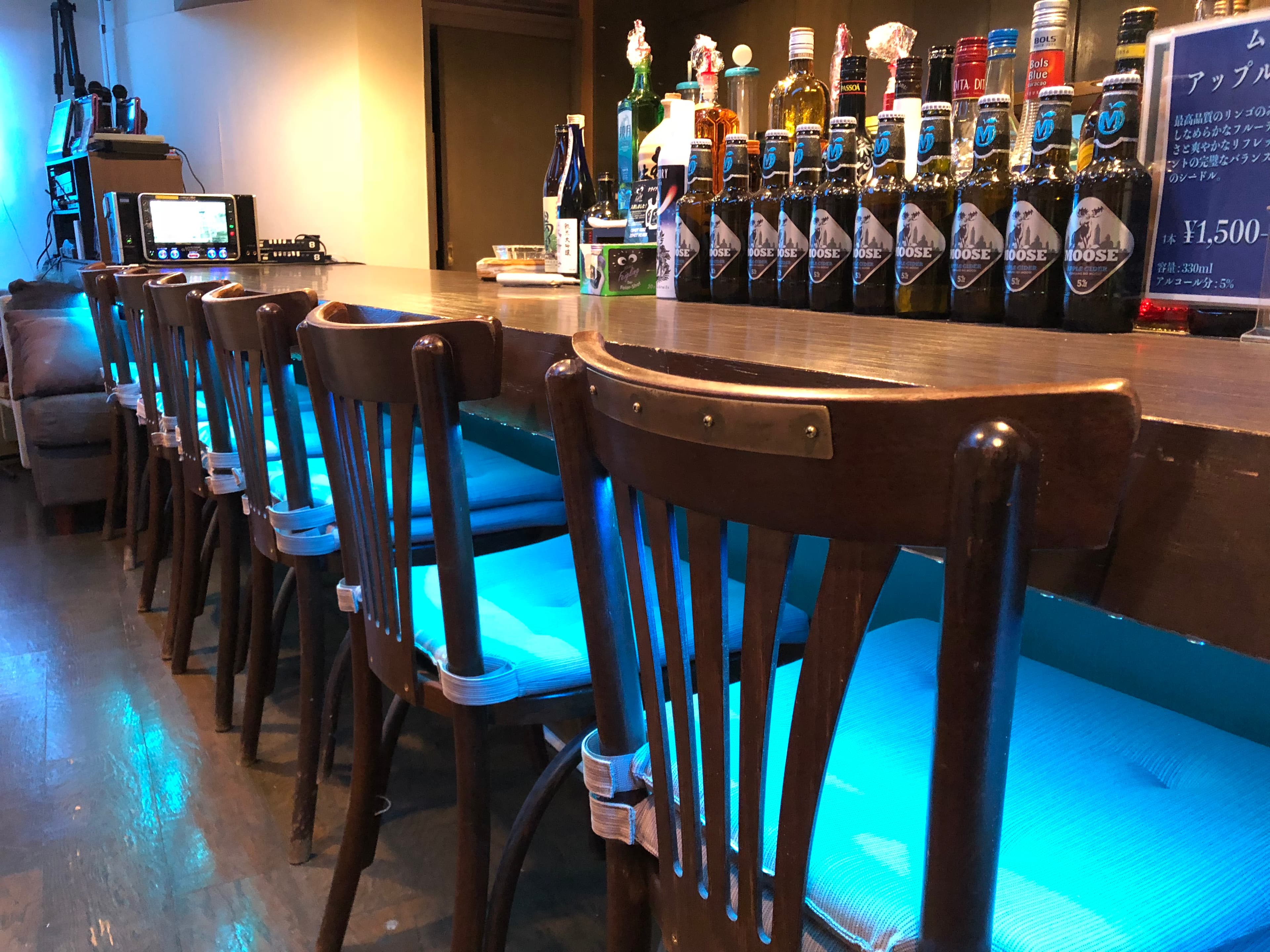 カウンター席あり