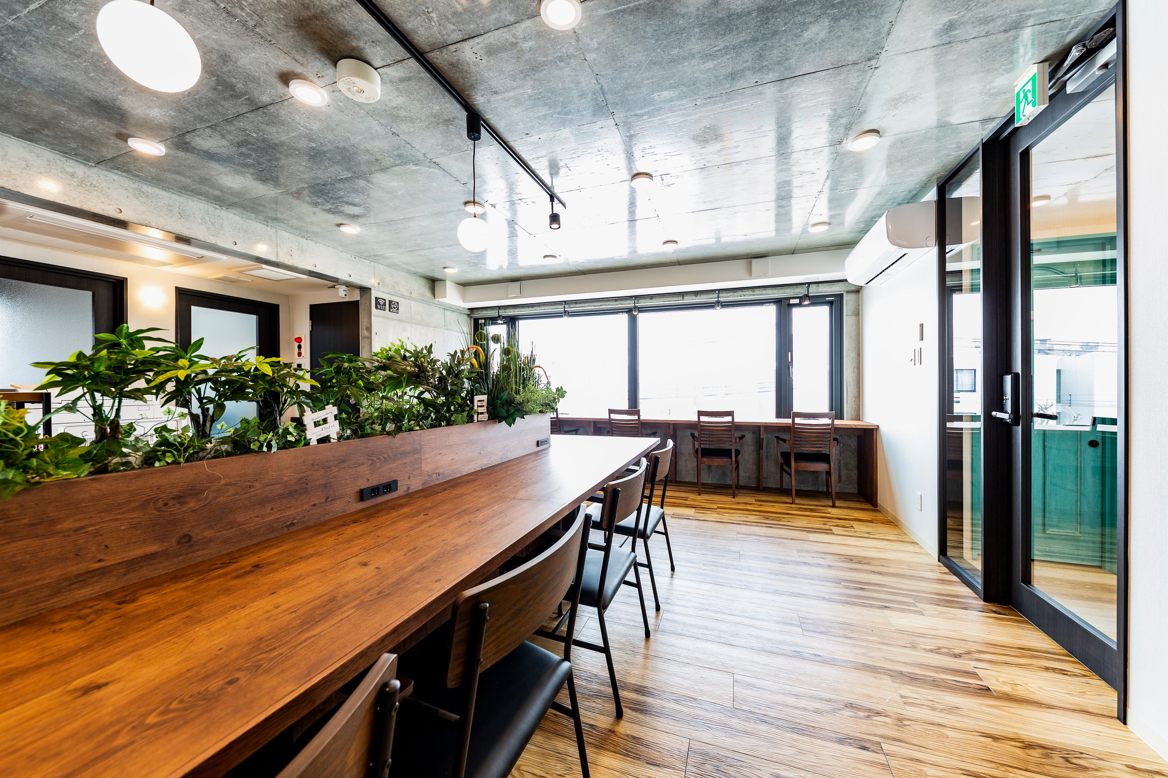 ゆっくりくつろげるカフェスペース