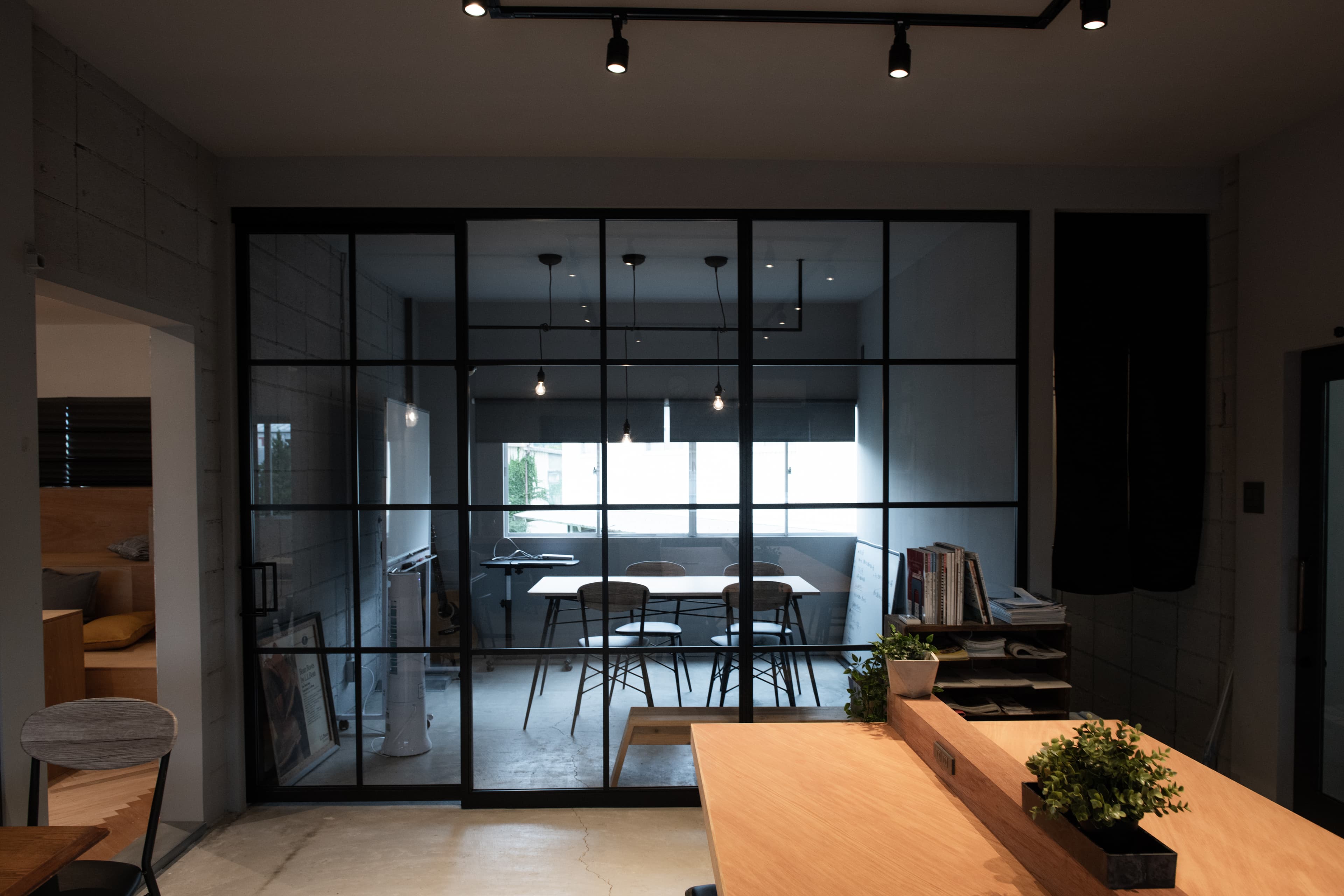 <コワーキングスペース>無料ドリンク/駐車場完備!